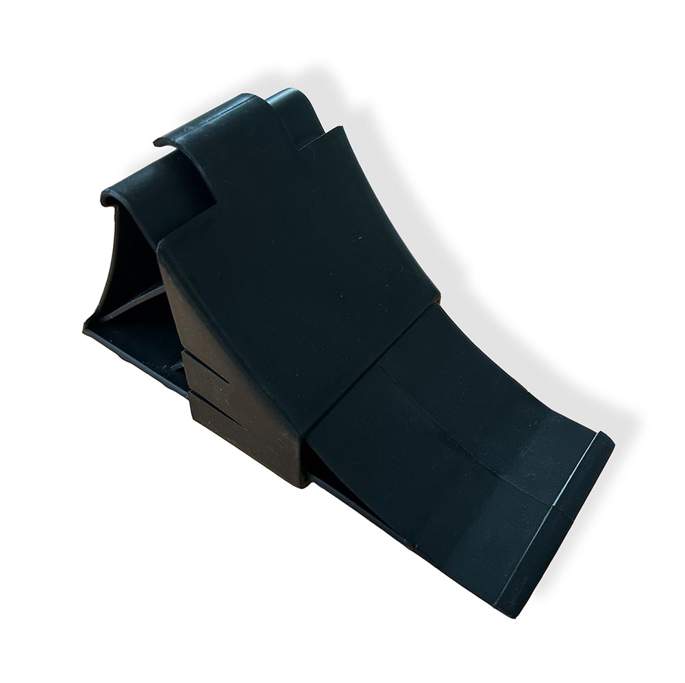 Multicar M22 M24 M25 Vorlegekeil mit Halterung, schwarz - neue Variante Multicar M22 M24 M25 Vorlegekeil mit Halterung, schwarz - neue Variante