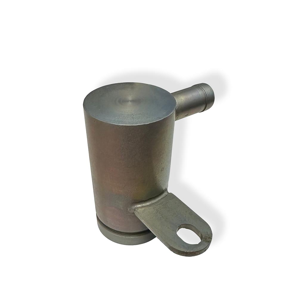 Multicar M26.4 Stutzen am Öleinfüllrohr Pokal, Flasche, Shaker